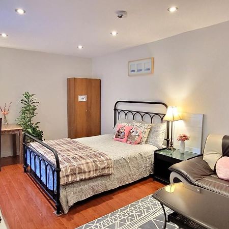 Mainfloor Spacious Room In Toronto Zewnętrze zdjęcie
